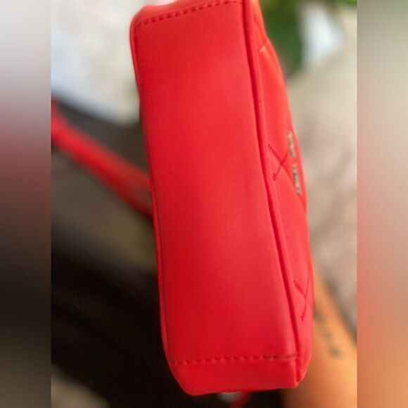 NINE WEST RED “PEETRA CAMERA BAG” QUILTED VEGAN CROSSBODY RED/SILVER CHAIN STRAP - Picture 3 of 9